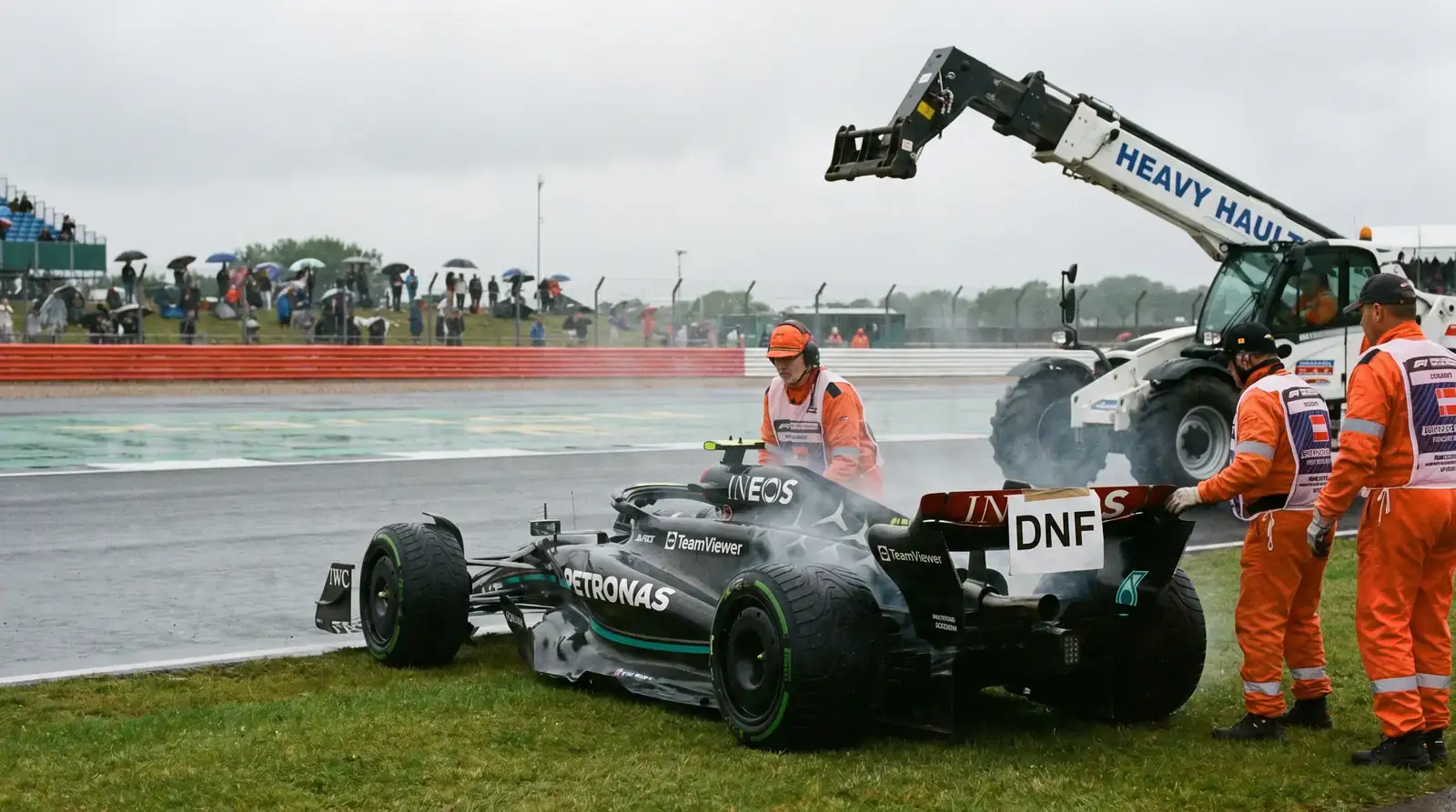 F1 retired car at trackside with head-to-head settlement scenarios for single and double retirements